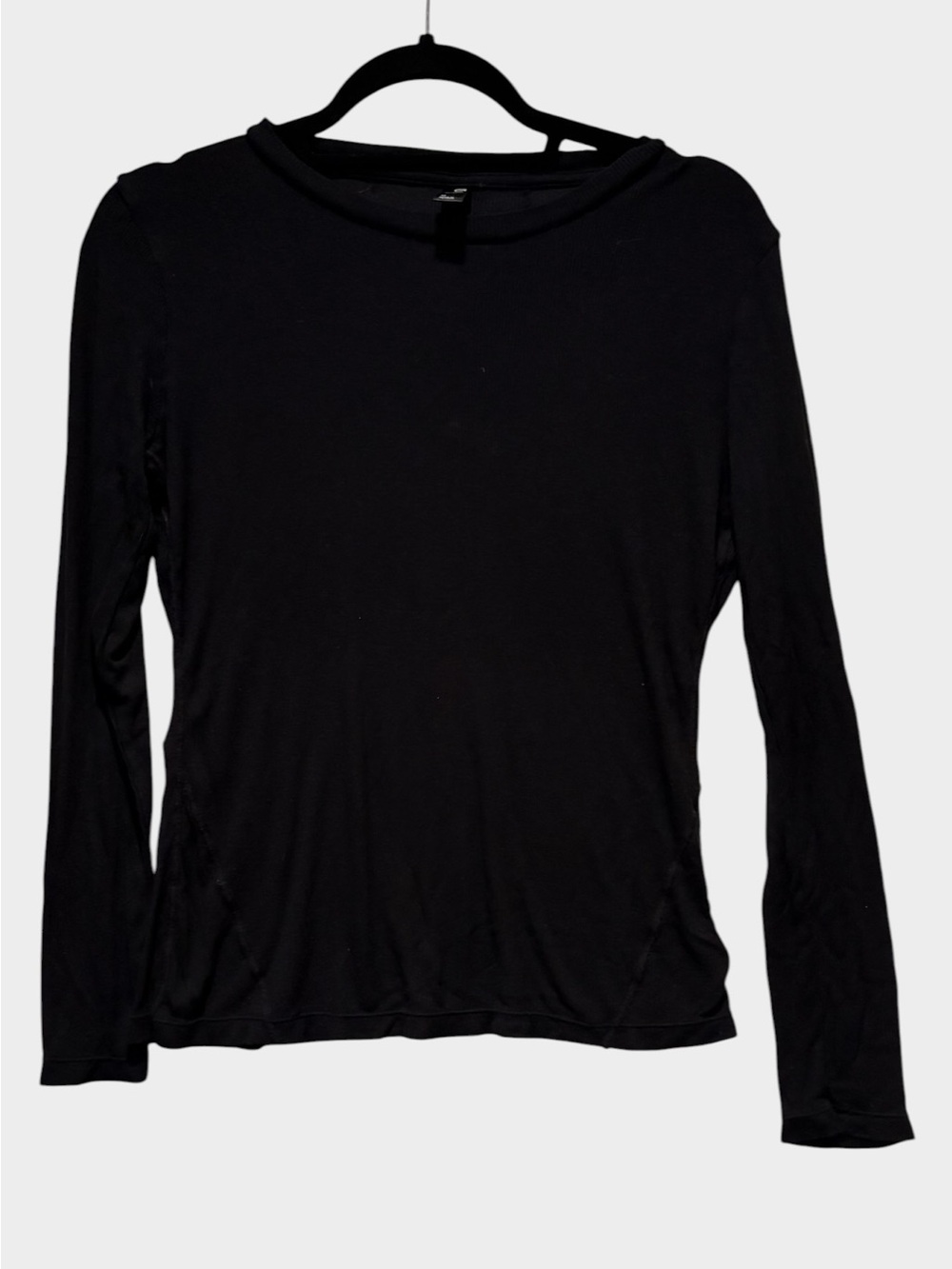 GAP - GapFit - Women's long sleeve ribbed crewneck t-shirt. Size Medium. Black